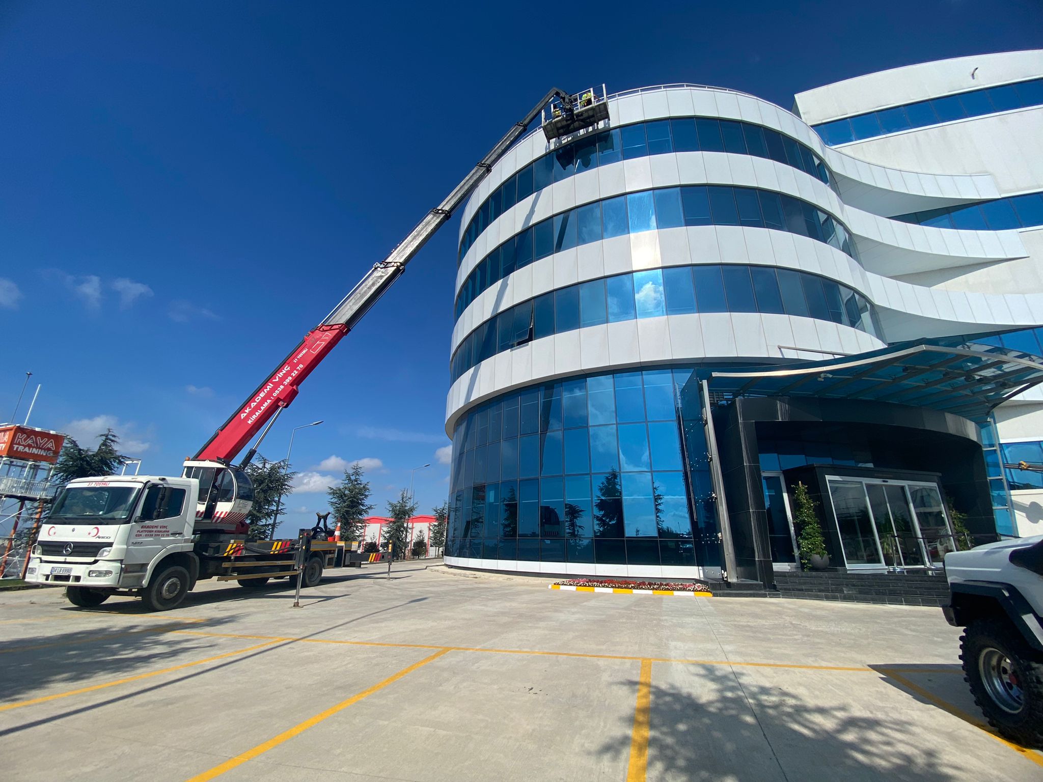 Plaza ve İş Merkezi Cephe Bakımı